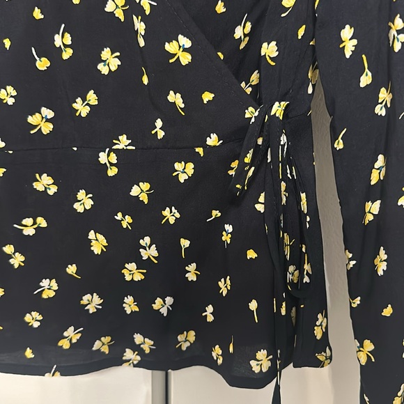 Navy floral Wrap top (US 10) - Picture 3 of 5